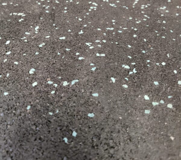 Pavele cauciuc culoare negru cu picatele